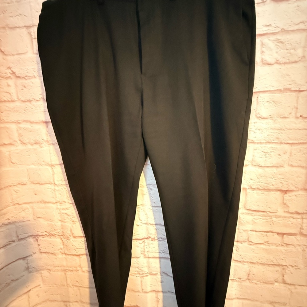 Haggar Black
Cool18Pro Classic Fit
Pant Slacks 44×30